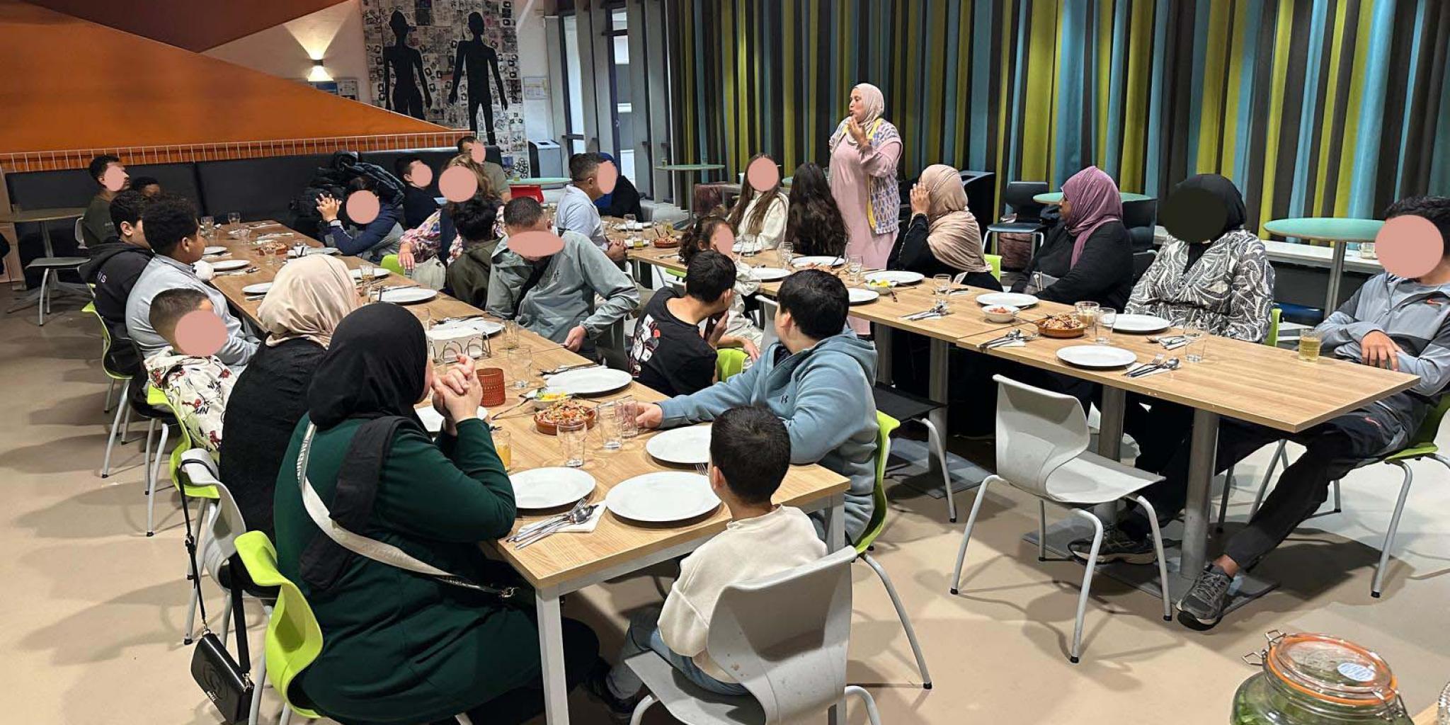 Familieschool Het Plein eet samen