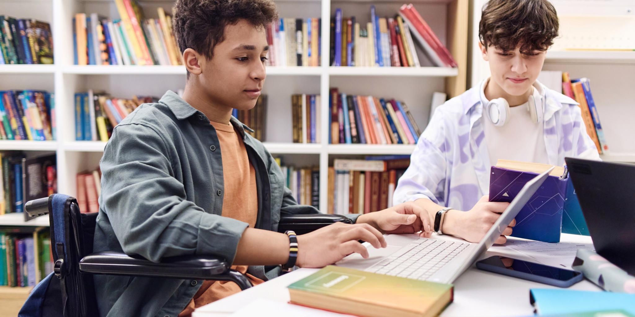jongeren-laptop-studeren-bibliotheek-bb