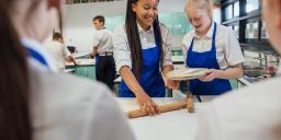 koken-pizza-leerlingen-keuken-1-bb.jpg